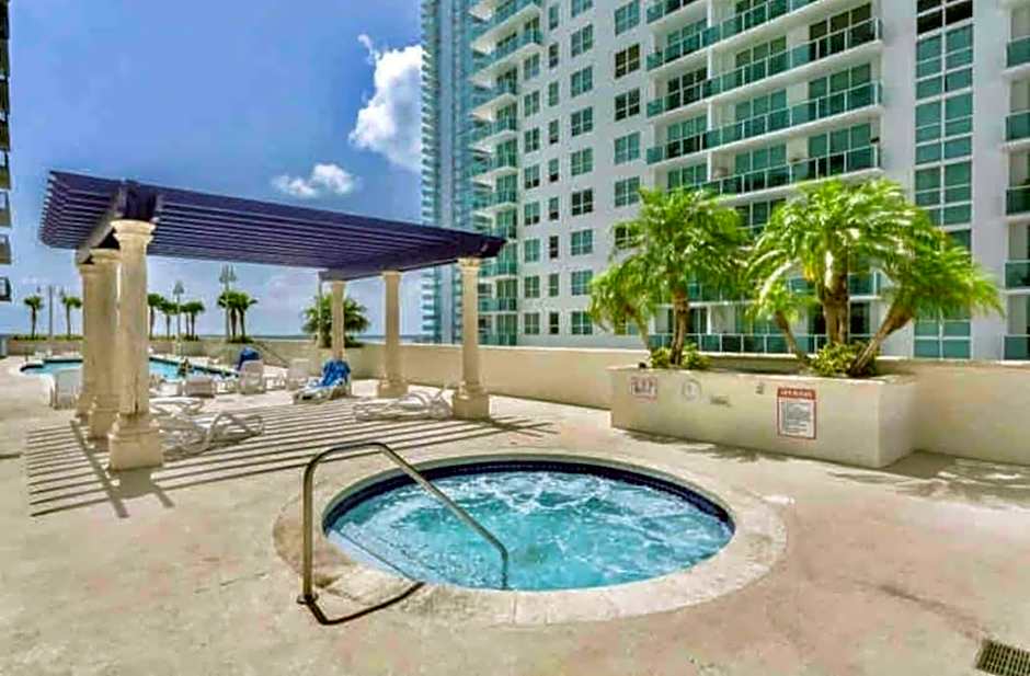 LUXURIOUS 1BR HIGH RISE CONDO BRICKELL-Free Parking