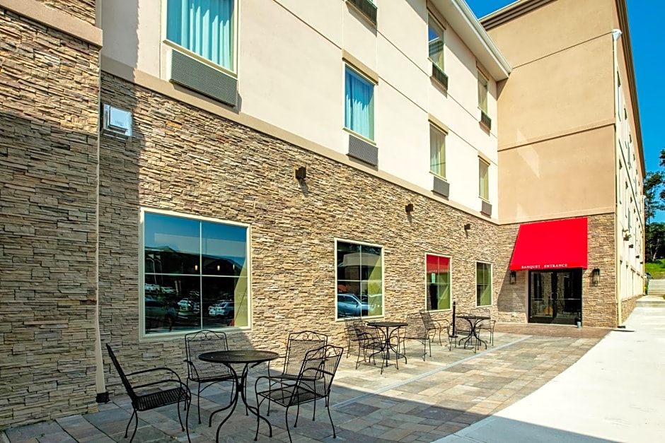 Comfort Suites Fishkill near Interstate 84