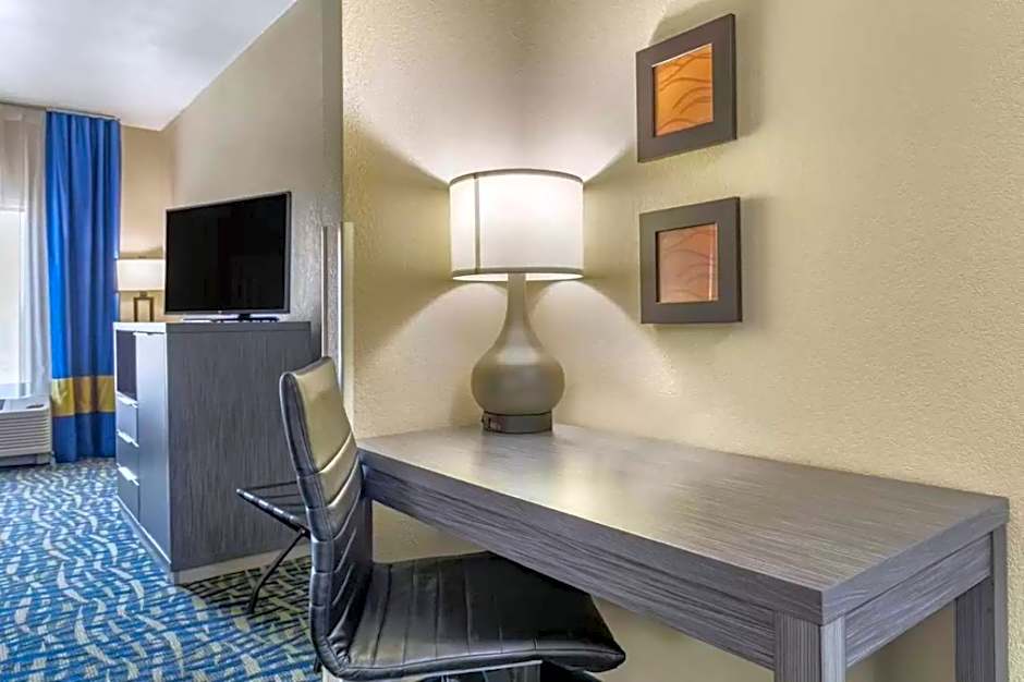 Comfort Inn & Suites Pauls Valley - City Lake