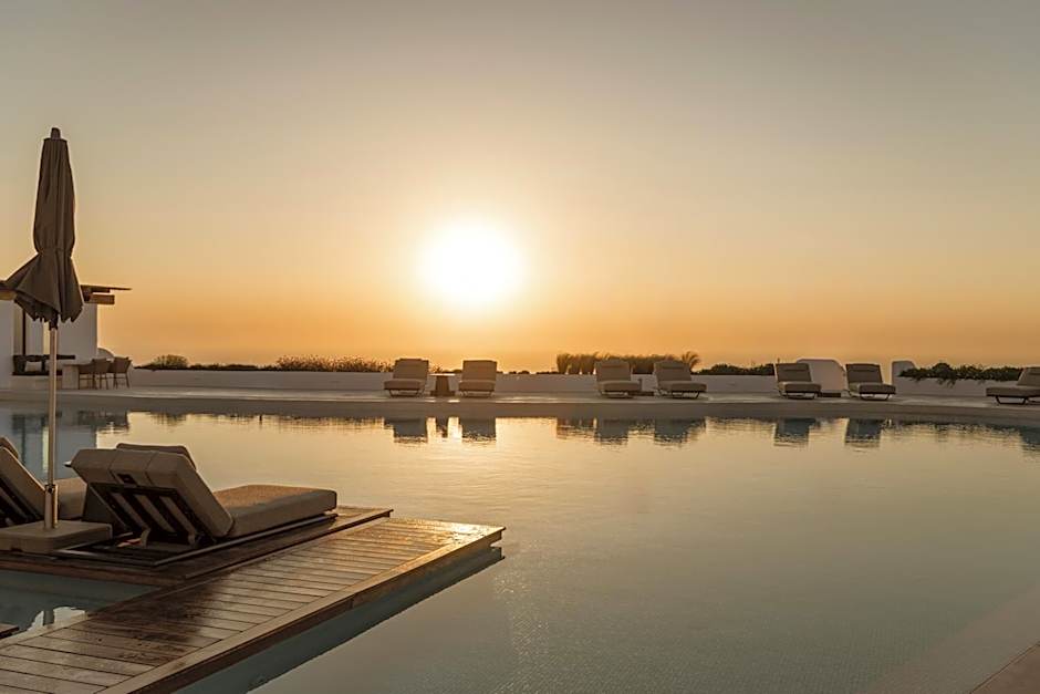 NĒRO Boutique Hotel