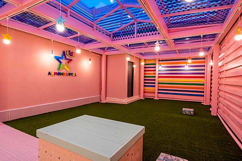 Jangyu Almond Kids Hotel