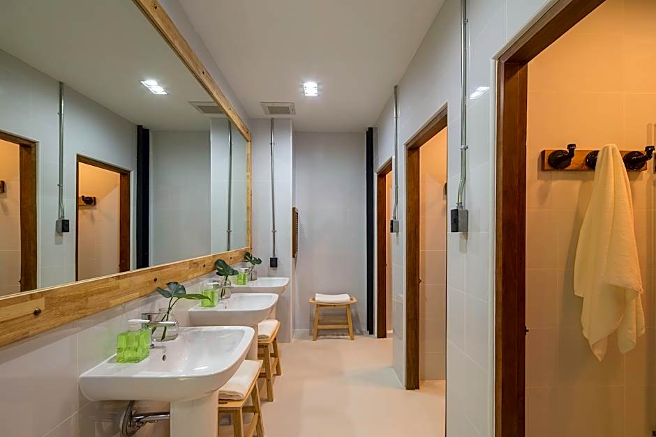 Timber Hostel by ZUZU