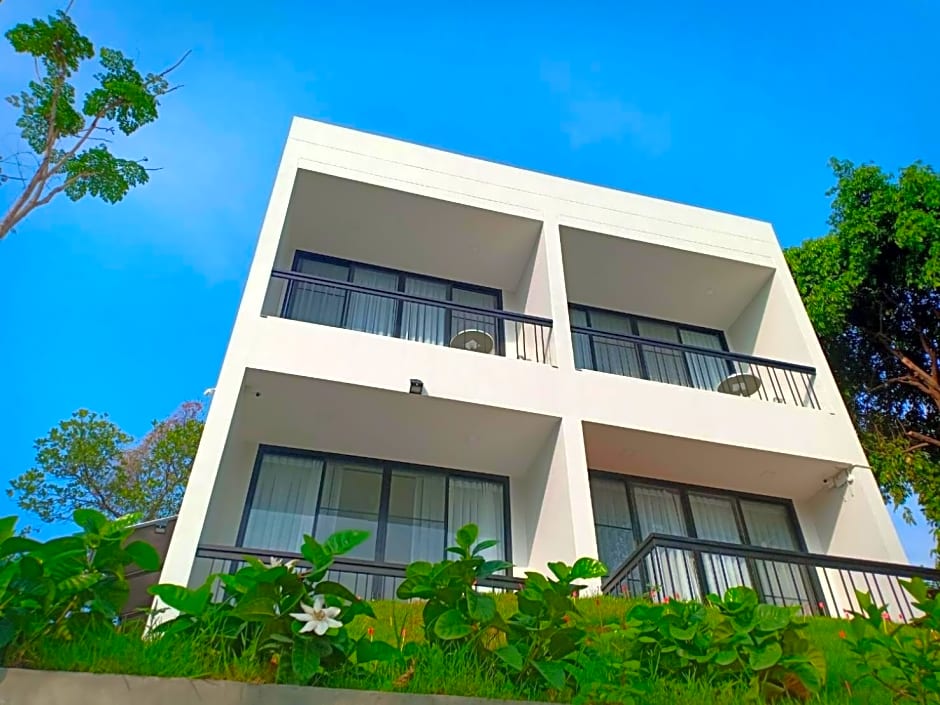 Home by the Bridge Hotel