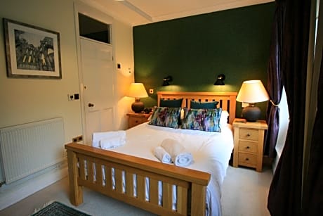 Deluxe Double Room - Pet Friendly 