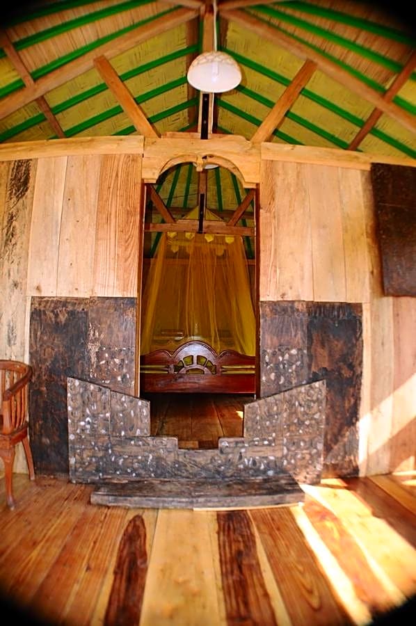 4 Pohon - Les 4 Arbres