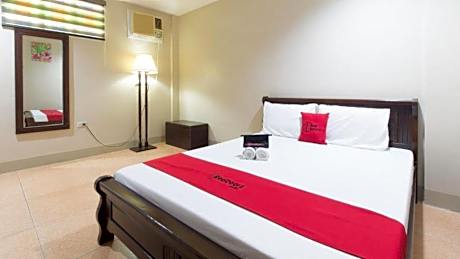 RedDoorz @ Teofila Lodge