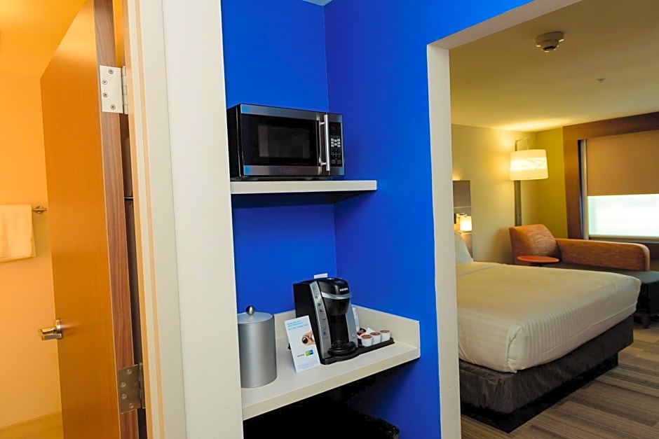 Holiday Inn Express & Suites McKinney - Frisco East, an IHG Hotel