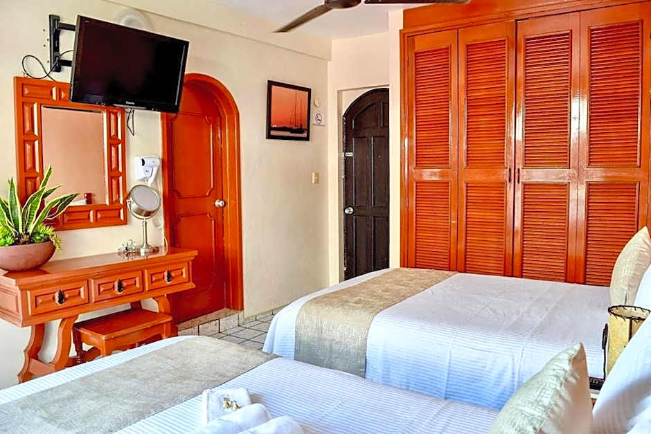 Hotel Bucaneros