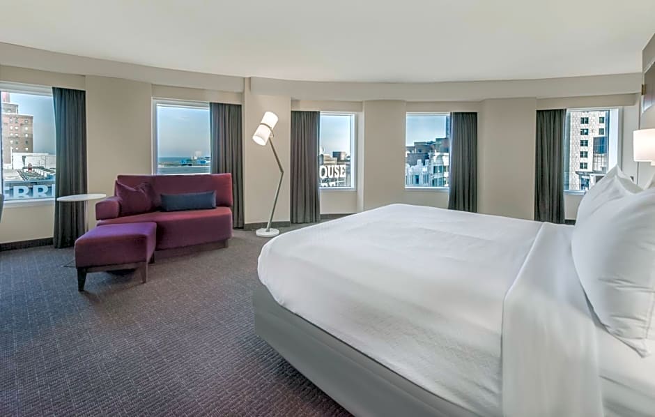 Crowne Plaza Cleveland at Playhouse Square by IHG