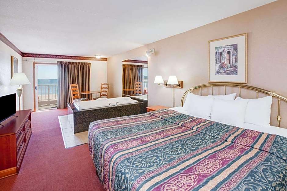 Super 8 by Wyndham Mackinaw City/Beachfront Area