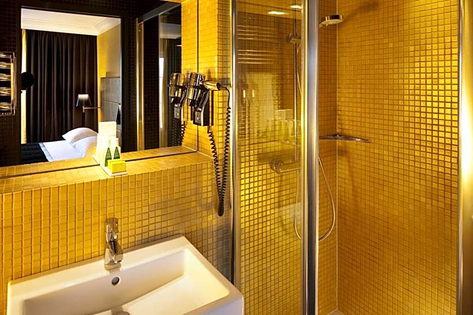 First Hotel Paris Tour Eiffel