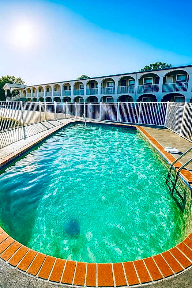 Days Inn by Wyndham Bradenton I-75