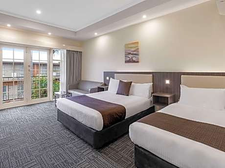 1 Queen Bed 1 Single Bed Nonsmoking Accessible Upgrade