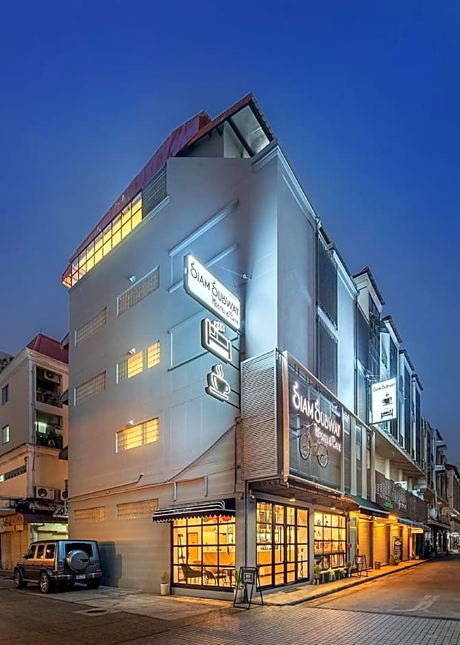 Siam Subway Hostel and Cafe
