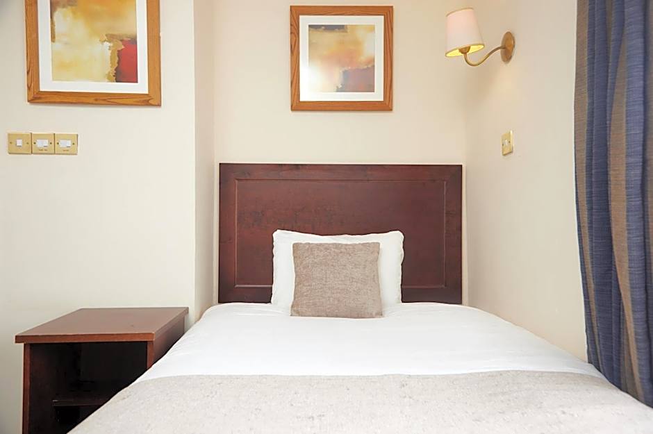 The Bell Hotel Woburn By Greene King Inns