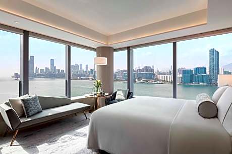 Deluxe King Room with Harbor View - Lounge Access
