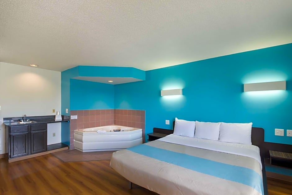 Motel 6-Rothschild, WI