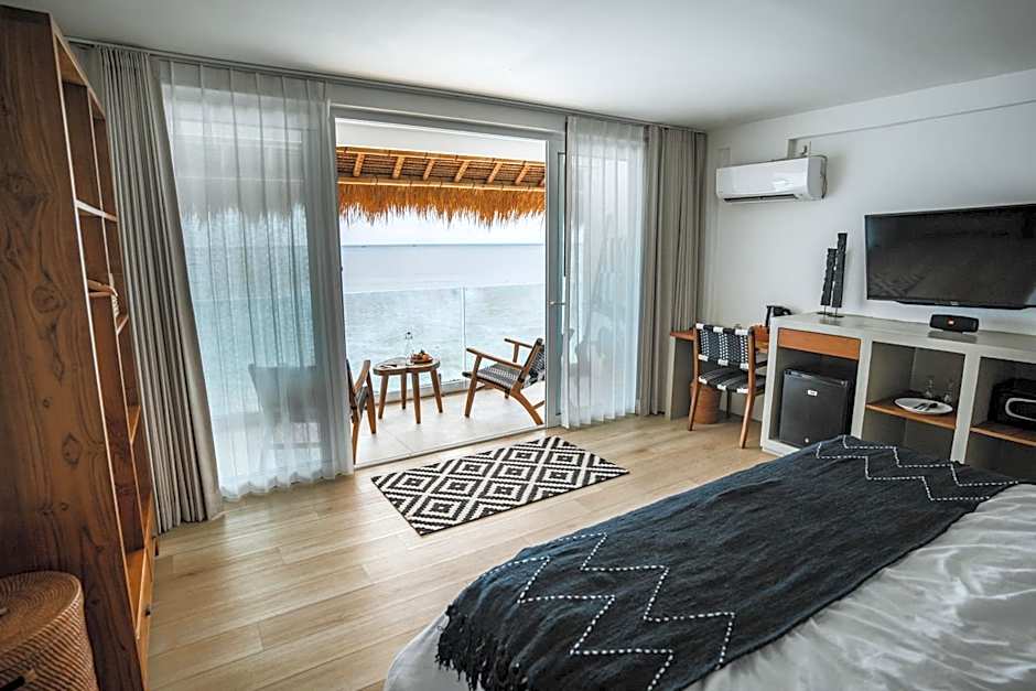 Legends Beachfront Resort – Uluwatu, CO