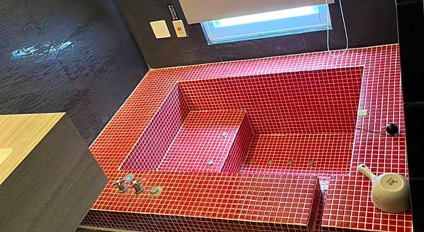 YA-NOLD HOT SPRING HOTEL