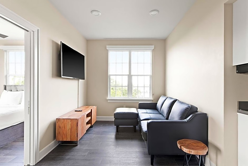 Bywater Suite Hotel