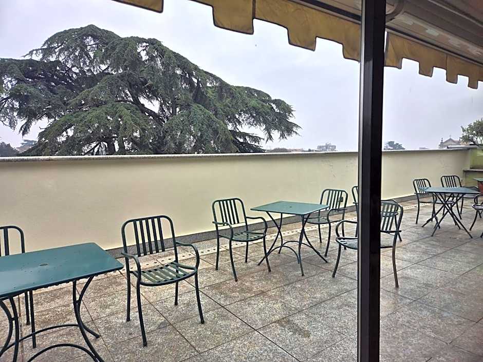 Hotel Excelsior Magenta