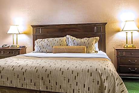 1 King Bed, Nonsmoking