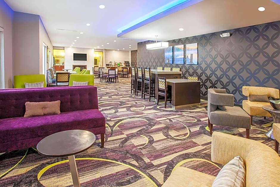 La Quinta Inn & Suites by Wyndham Elkhart