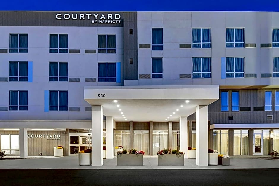 Courtyard by Marriott Hamilton