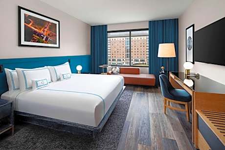 King Room with Roll-in Shower - Mobility and Hearing Accessible
