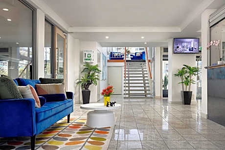 Baileys Parkside Motel by VetroBlu