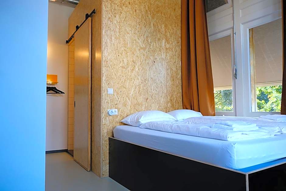 Hostel & Bar De Basis