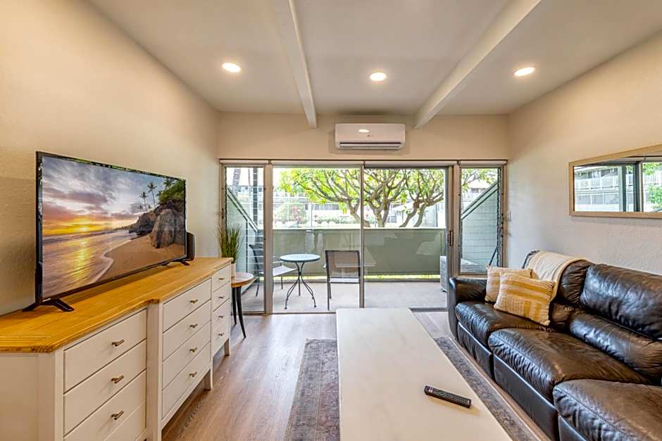 Modern Beachfront Studio: Full Kitchen & A/C