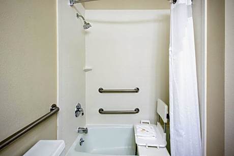 Queen Room with Two Queen Beds and Mobility Accessible Tub