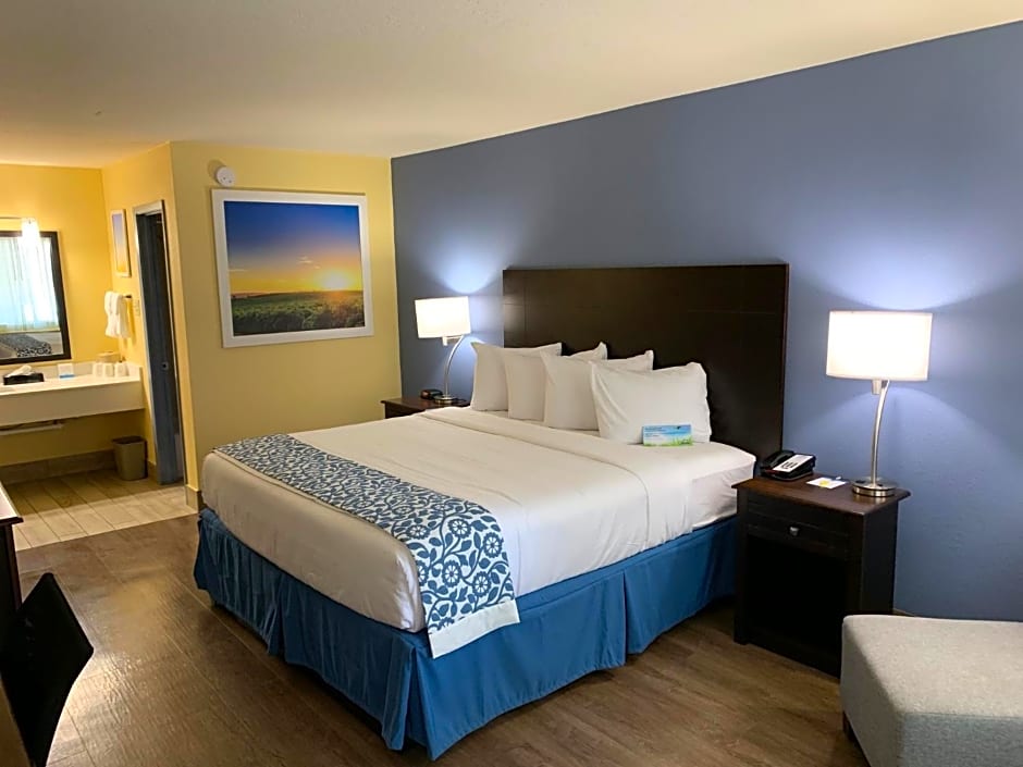 Days Inn by Wyndham Beaumont