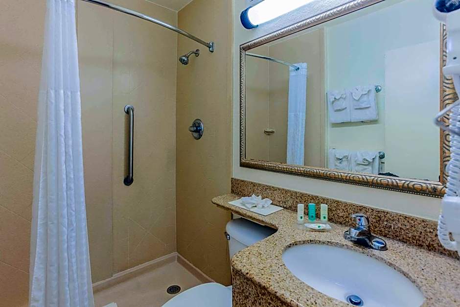 Beachside Hotel and Suites