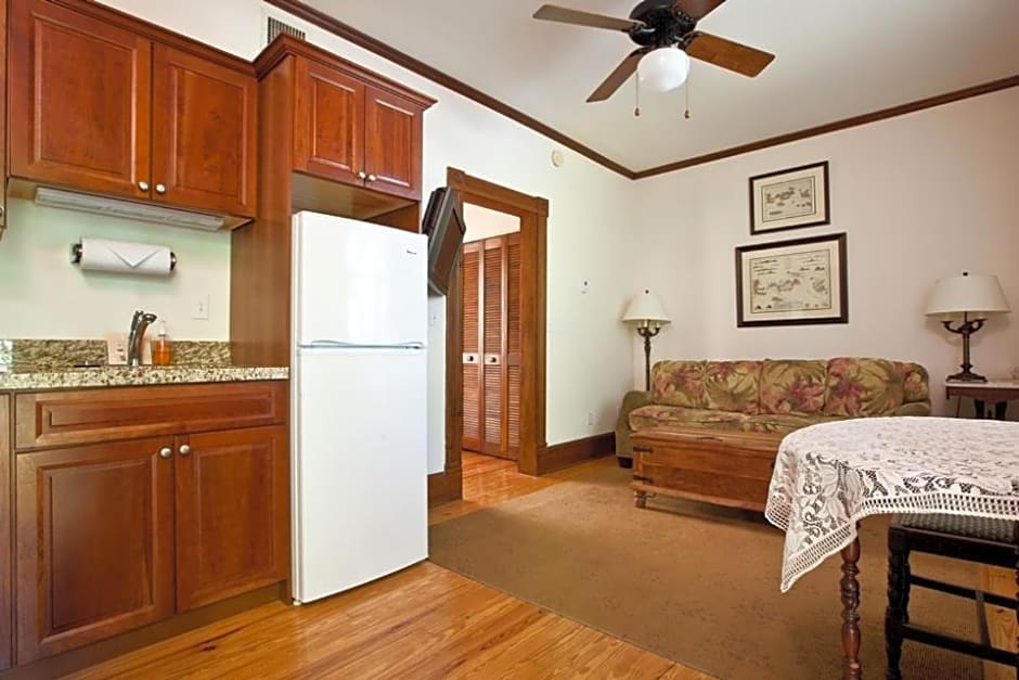 Island City House