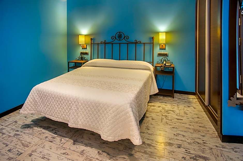 Photo 1 of 5 of 1 Queen Bed, Accessible