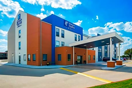 Holiday Inn Express & Suites Joplin Southeast