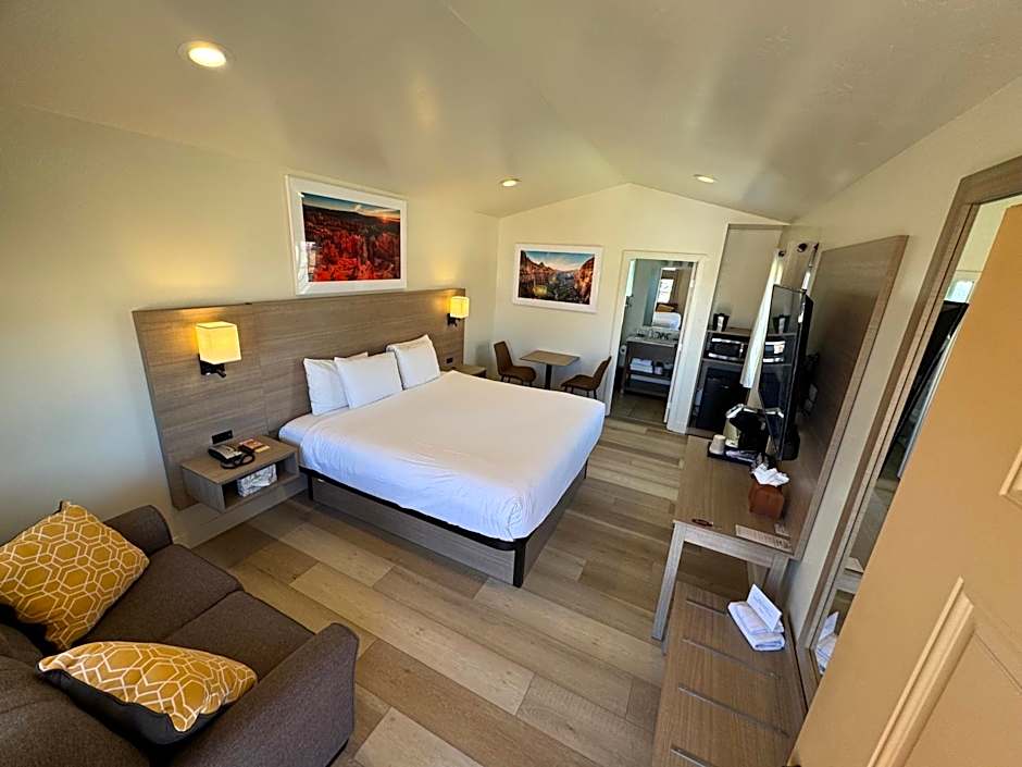 Mountain Ridge Cabins & Lodging Between Bryce and Zion National Park