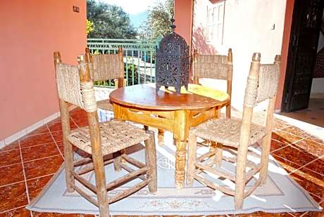 Double or Twin Room with Shared Bathroom