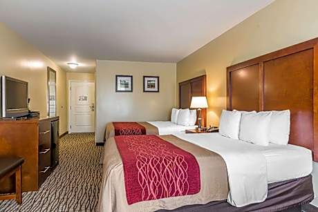 Queen Room with Two Queen Beds and Roll-In Shower - Accessible/Non-Smoking