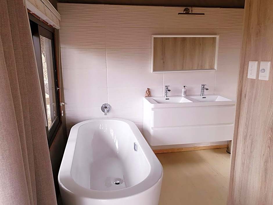 Kingfisher Creek Safari Lodge