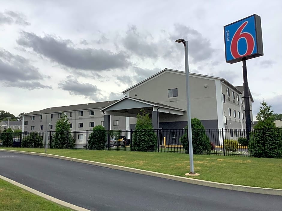 Motel 6 Lancaster