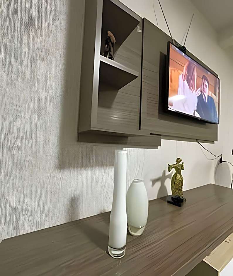 Casa grande - 3 Suítes e Piscina - Próx. ao Centro