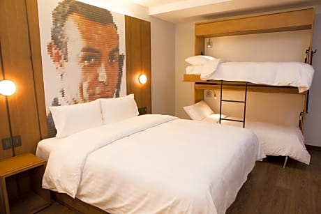 Family room (capacity 3)