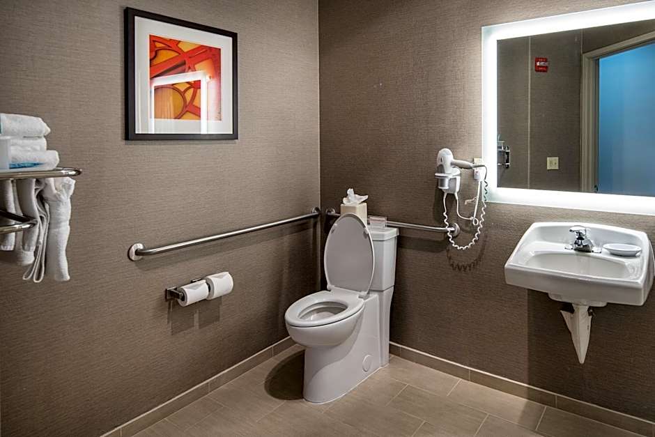 Holiday Inn Express Hotel & Suites Santa Clara By IHG