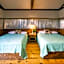 The Historic Leakey Inn