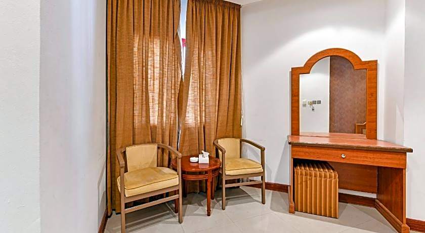 OYO 118 Revira Hotel