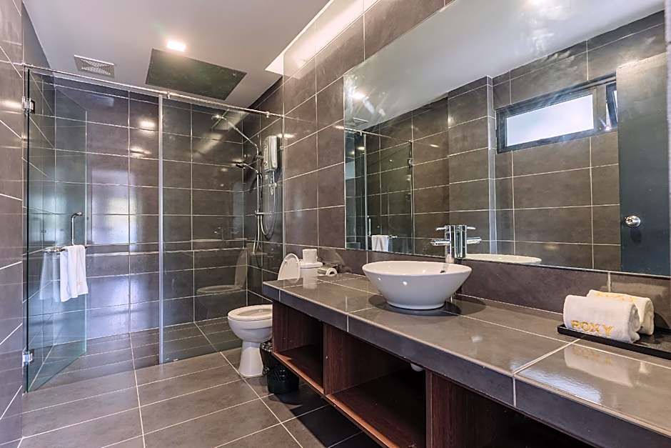 Roxy Sematan Villa & Townhouse