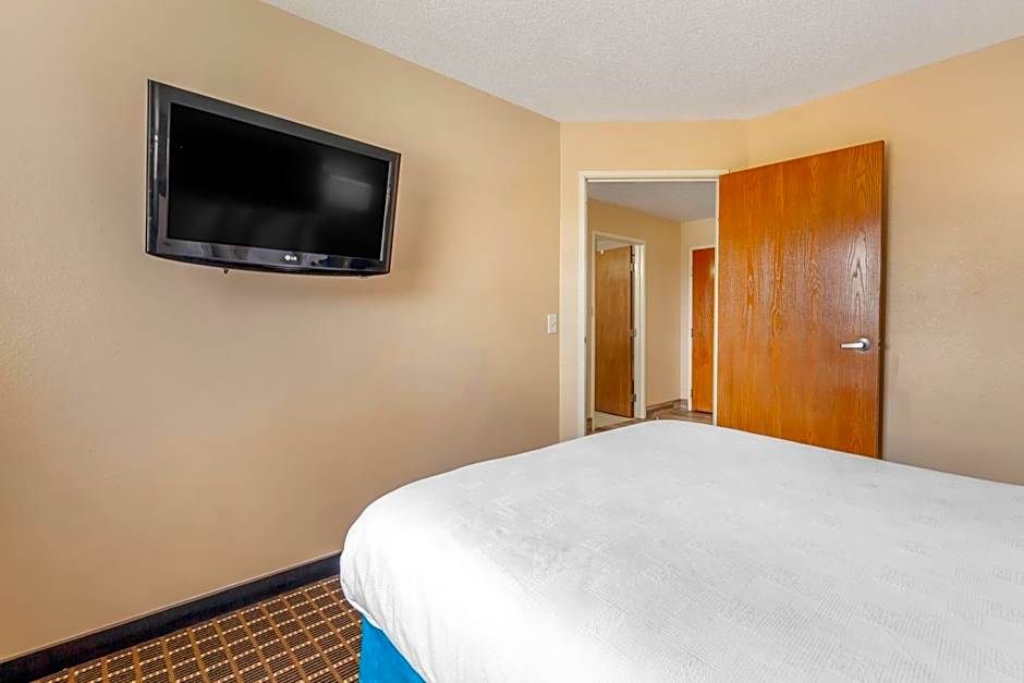 MainStay Suites Dubuque at Hwy 20